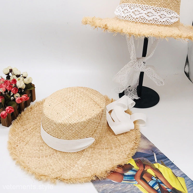 Cute wide-brim sun hat with pure white hatband and lace detail