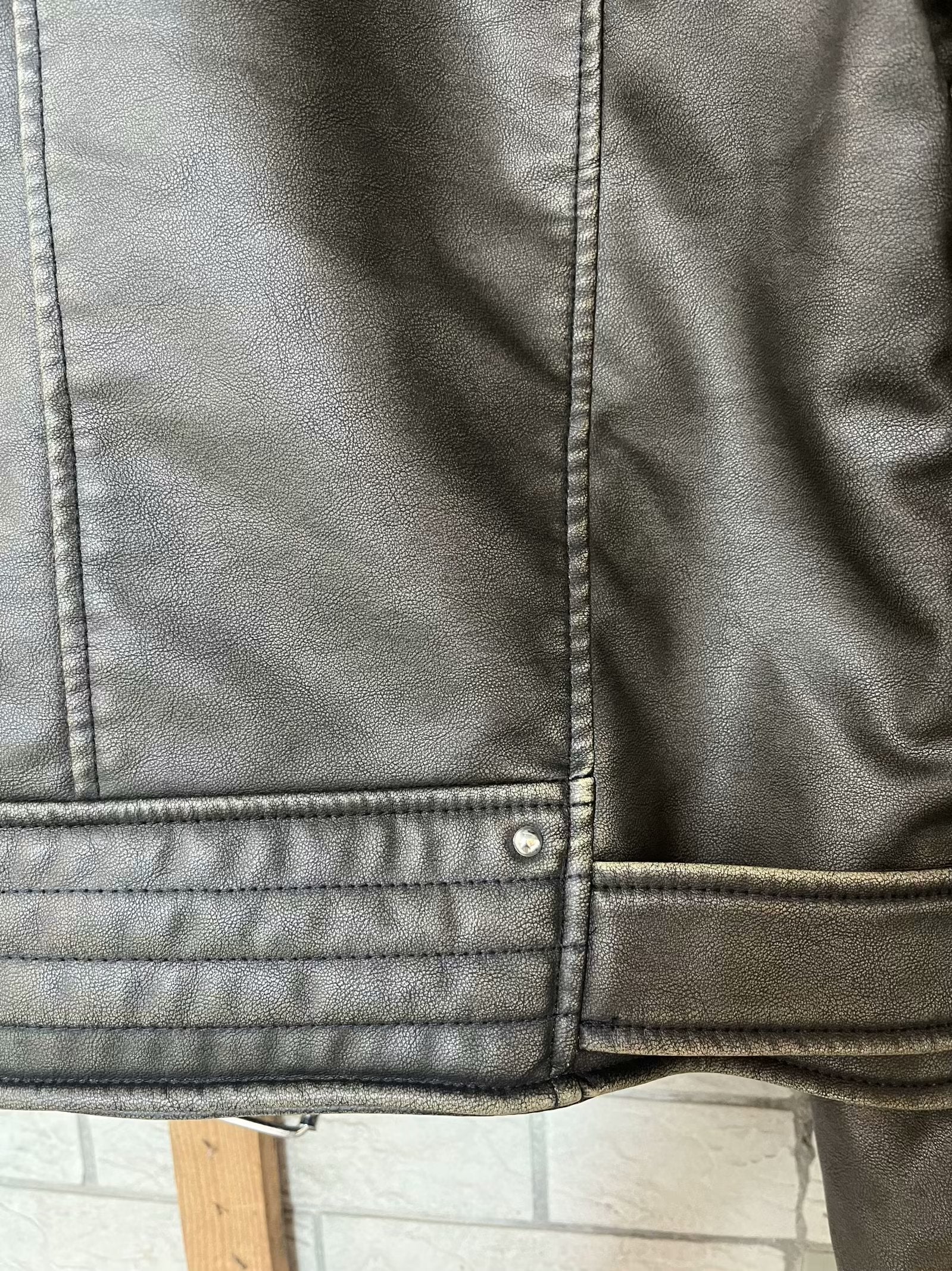 Beautiful warm Langry leather jacket in brown with silver buttons and stitching