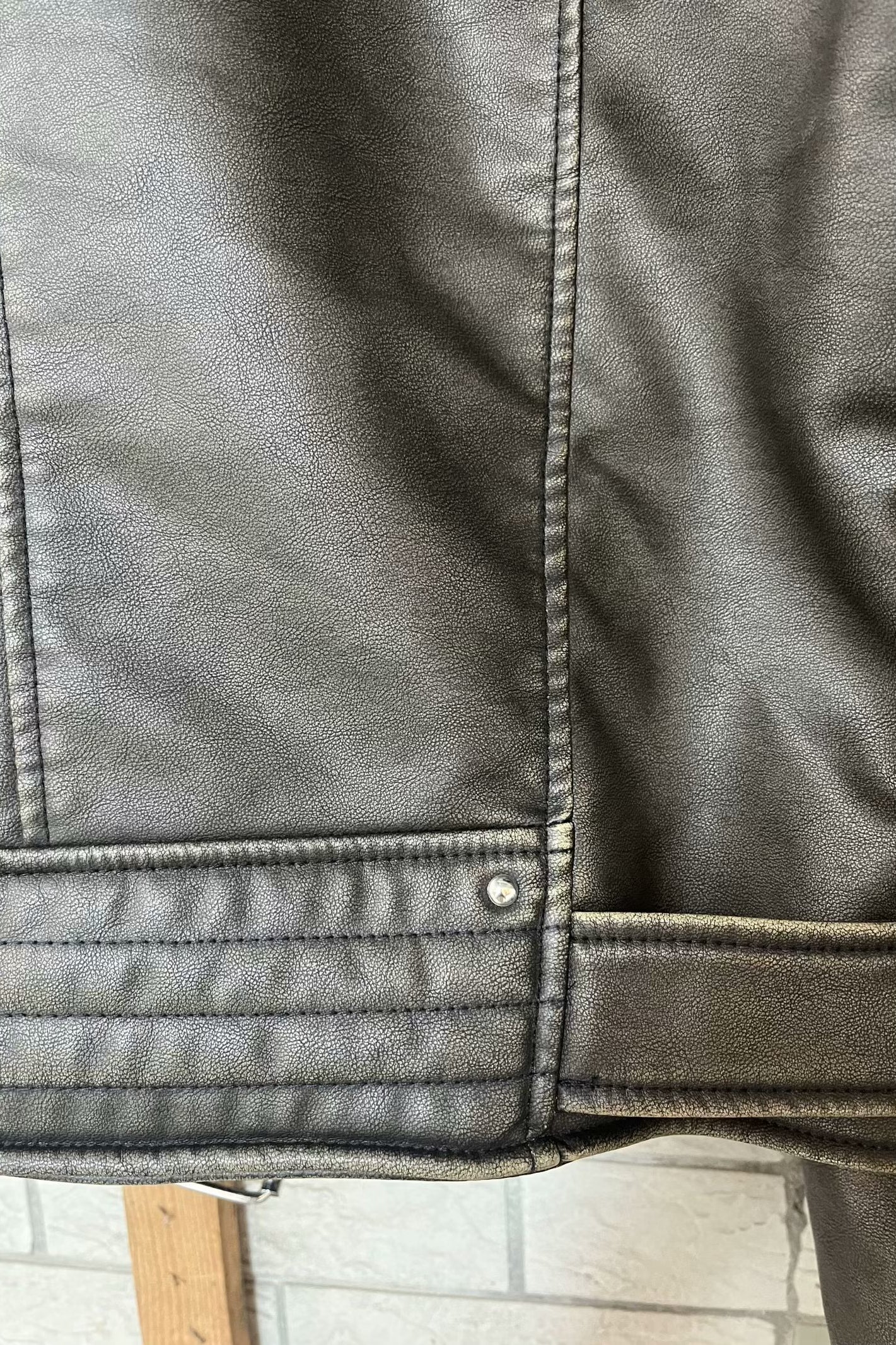 Beautiful warm Langry leather jacket in brown with silver buttons and stitching