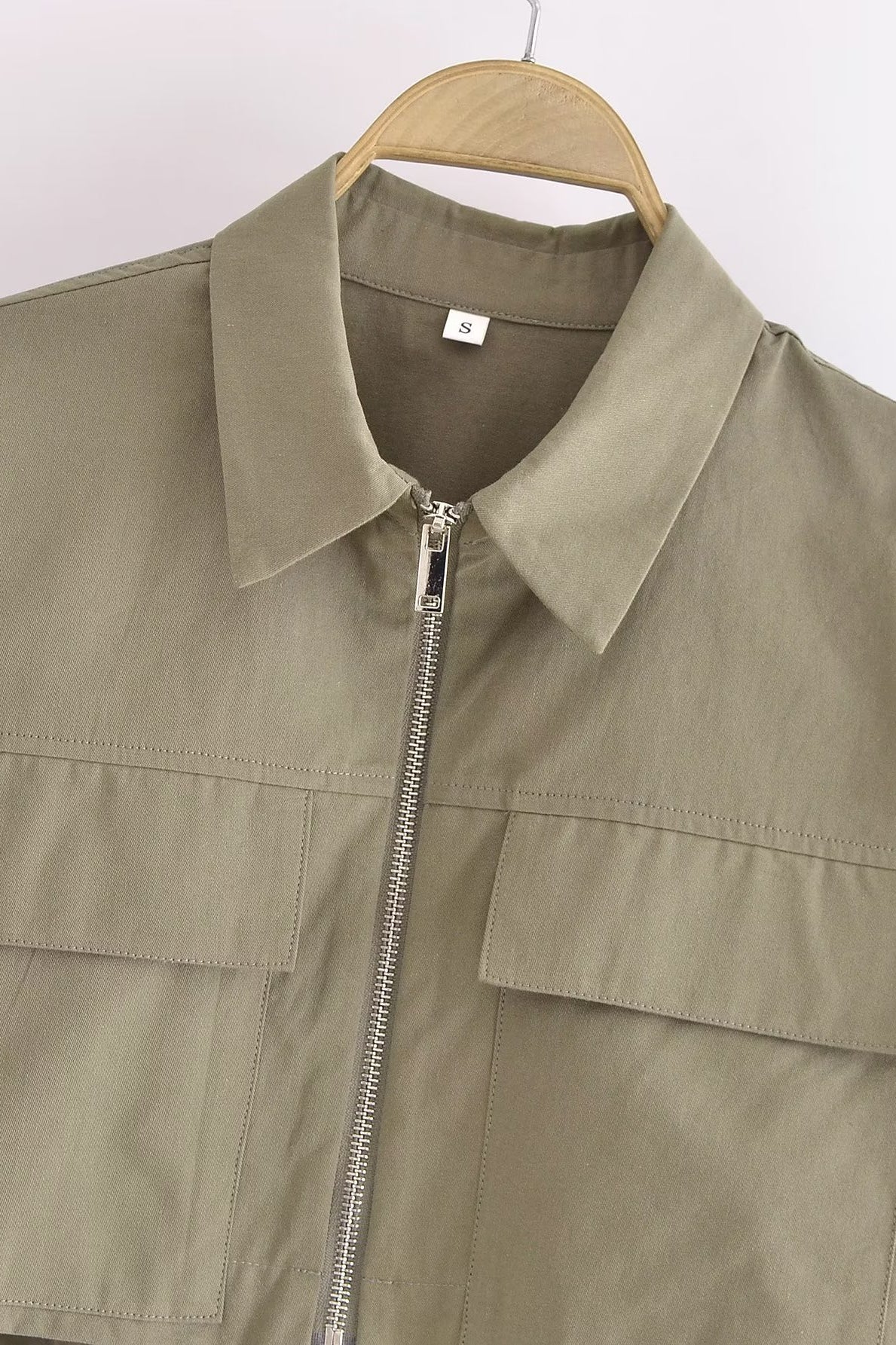 Langry beige zip-up windbreaker jacket in loose fashion short shirt style with pocket and collar details