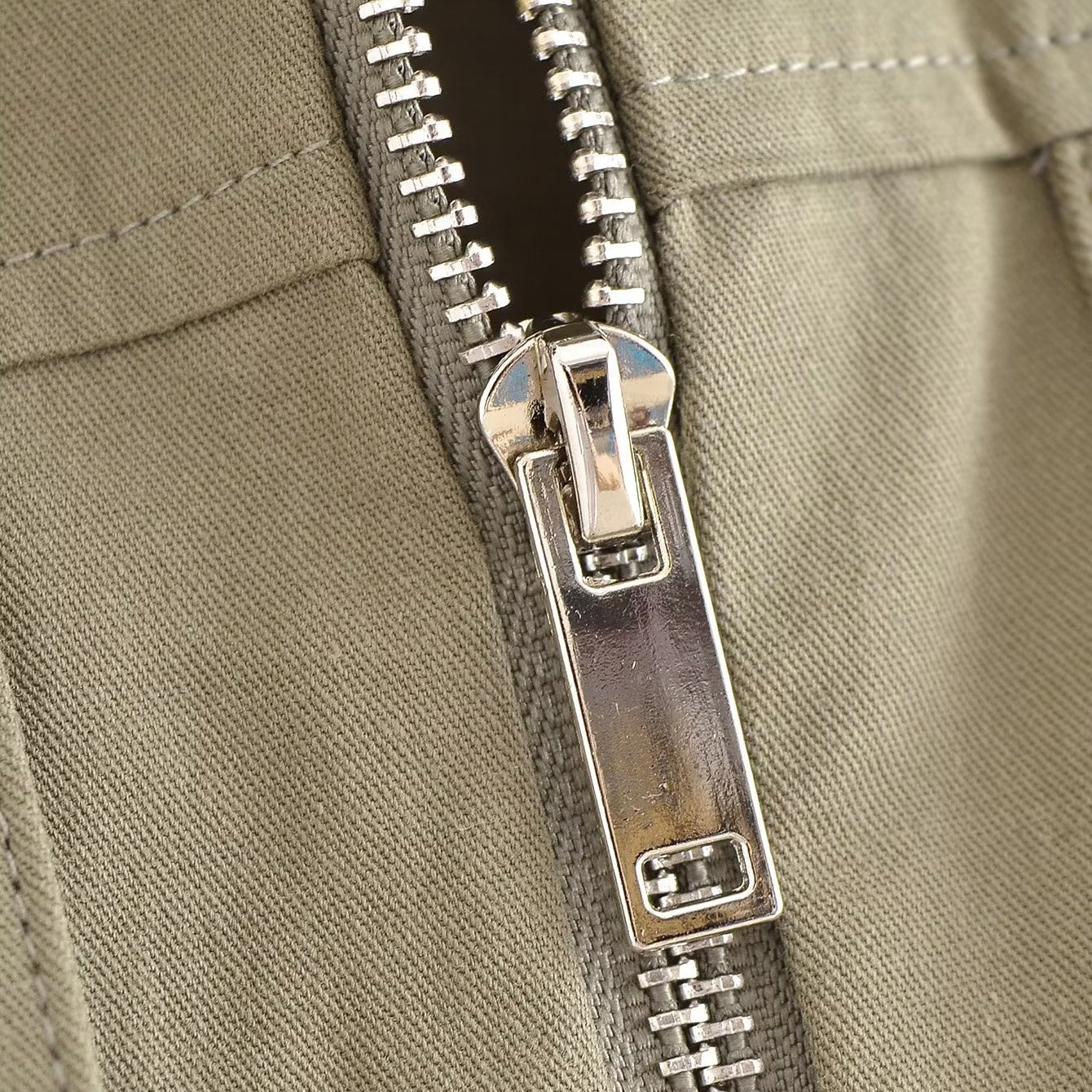 Langry fashion silver zipper with black teeth for loose windbreaker shirt