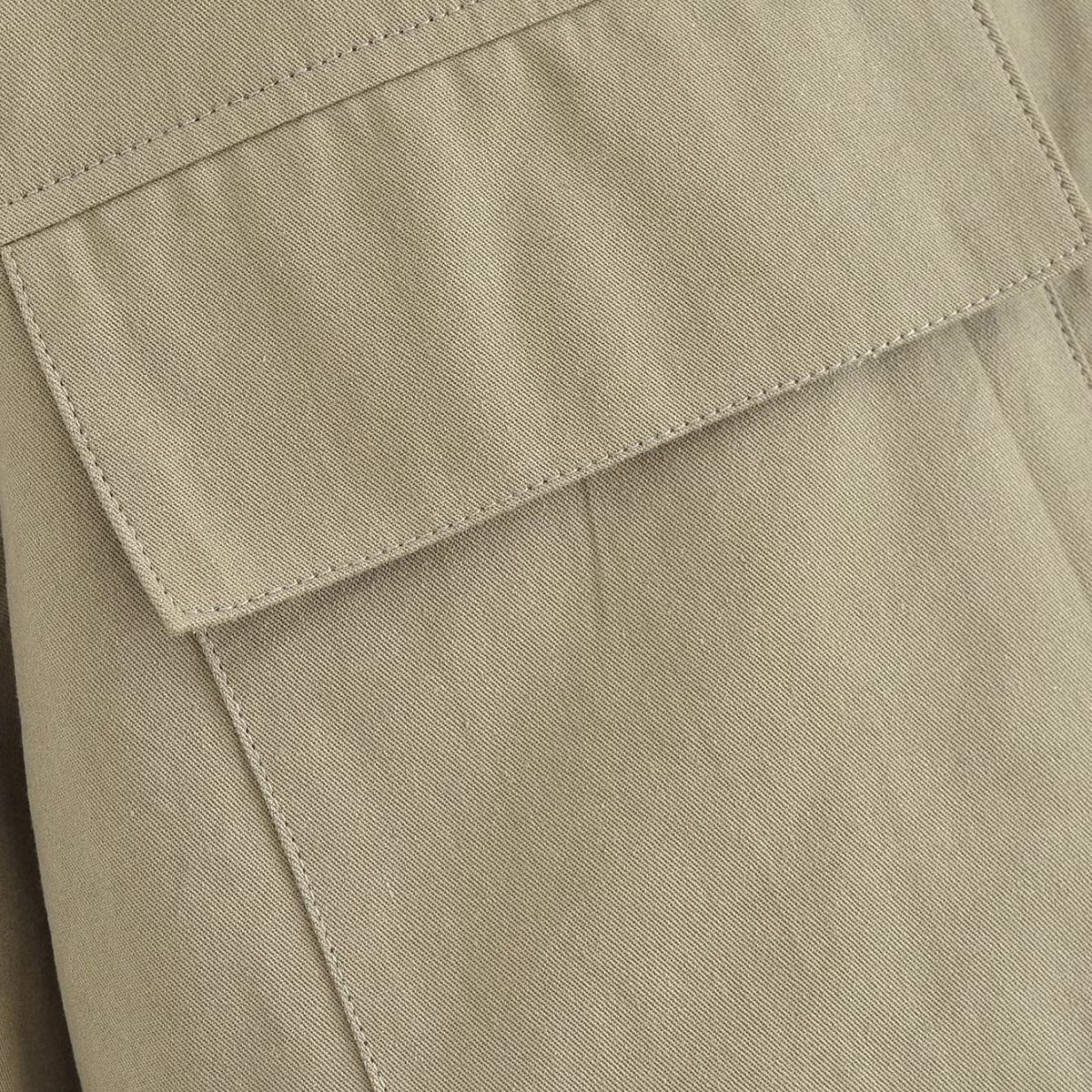 Langry fashion beige canvas cargo pants in loose windbreaker fabric short shirt with zipper pocket detail
