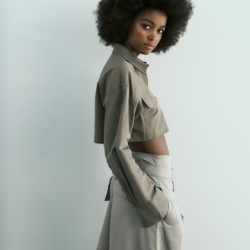 Beige cropped langry utility jacket in loose windbreaker fabric