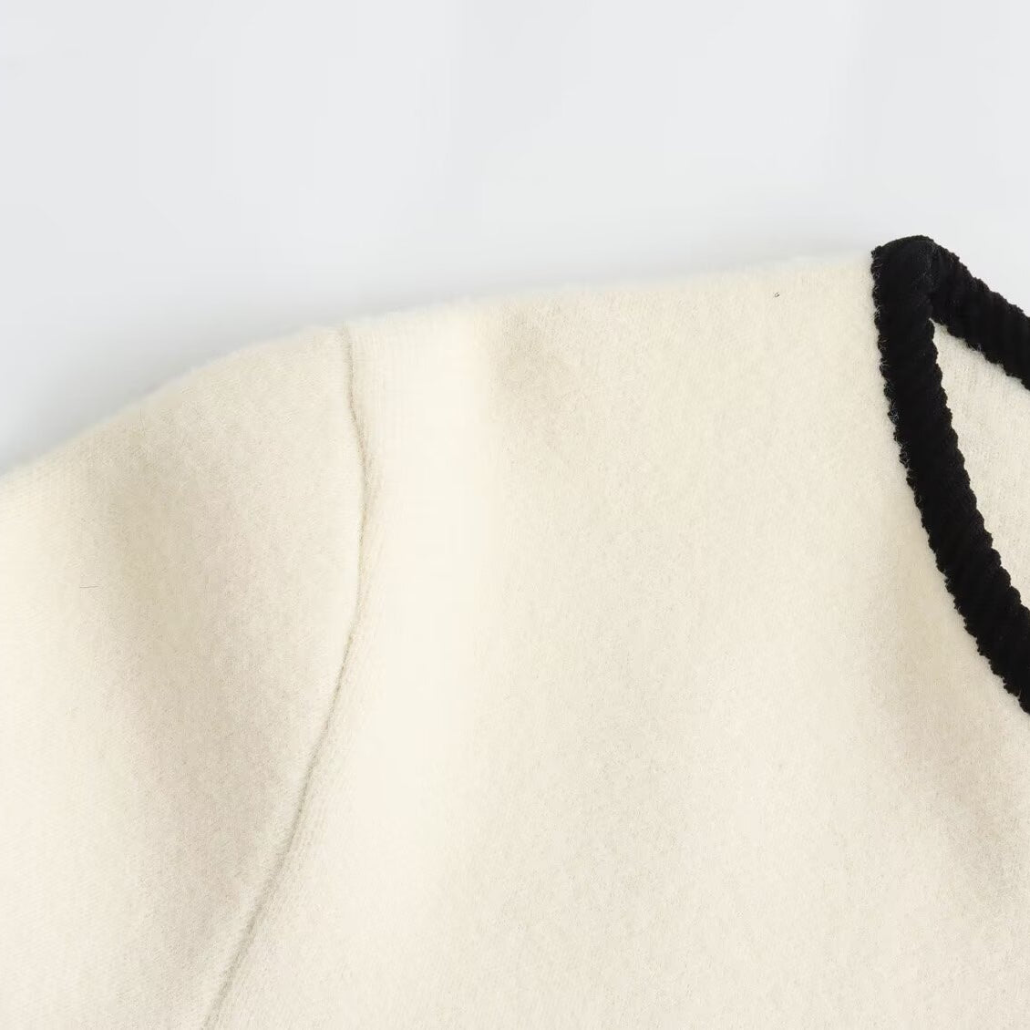 Langry classic binding Korean velvet knitted cream hoodie with black trim