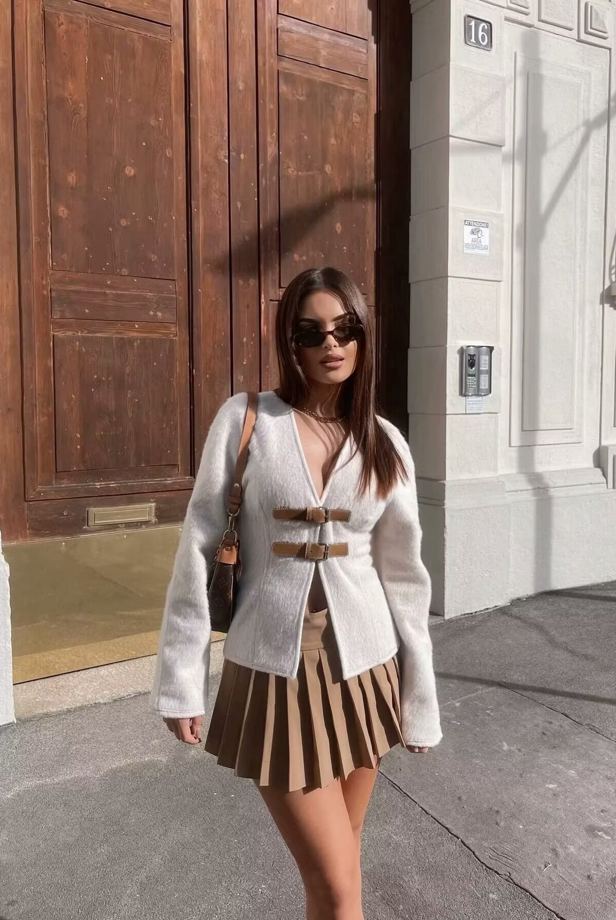 Elegant langry fashion cream pleated skirt with brown stripes and belt