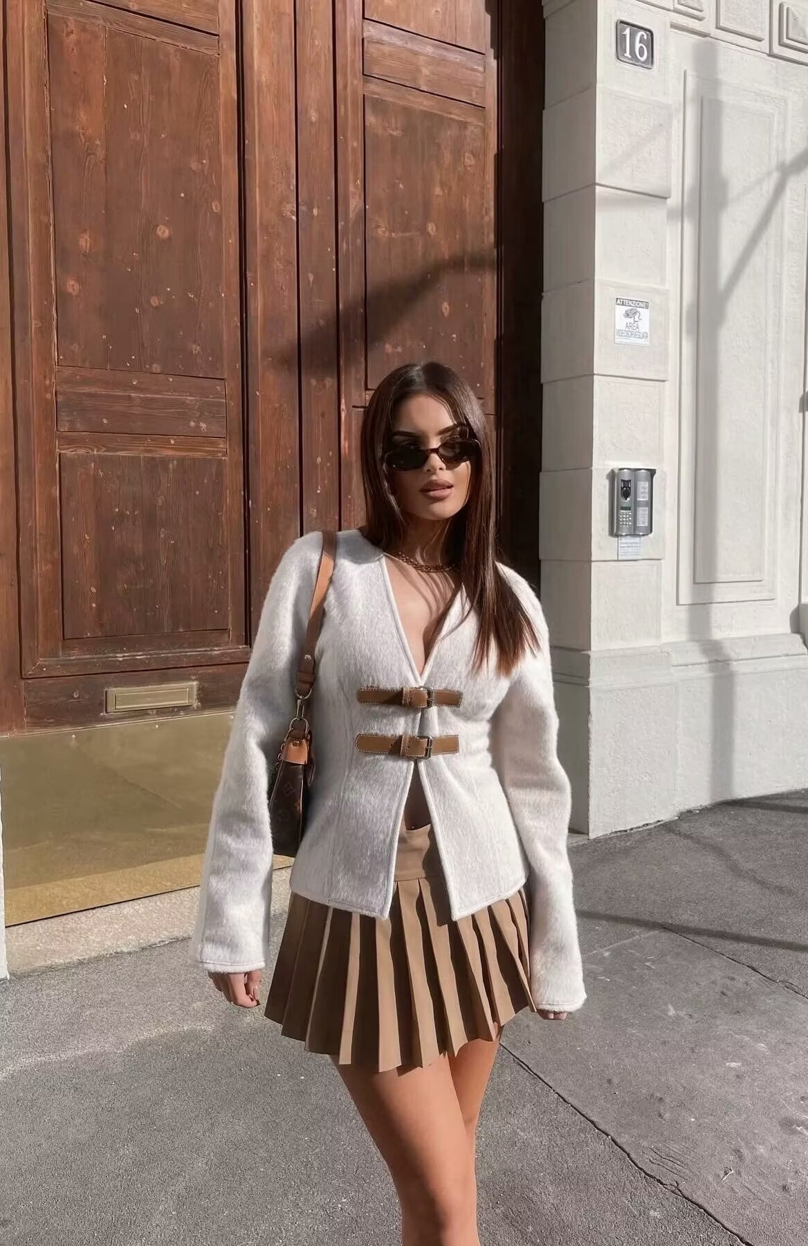 Elegant langry fashion cream pleated skirt with brown stripes and belt