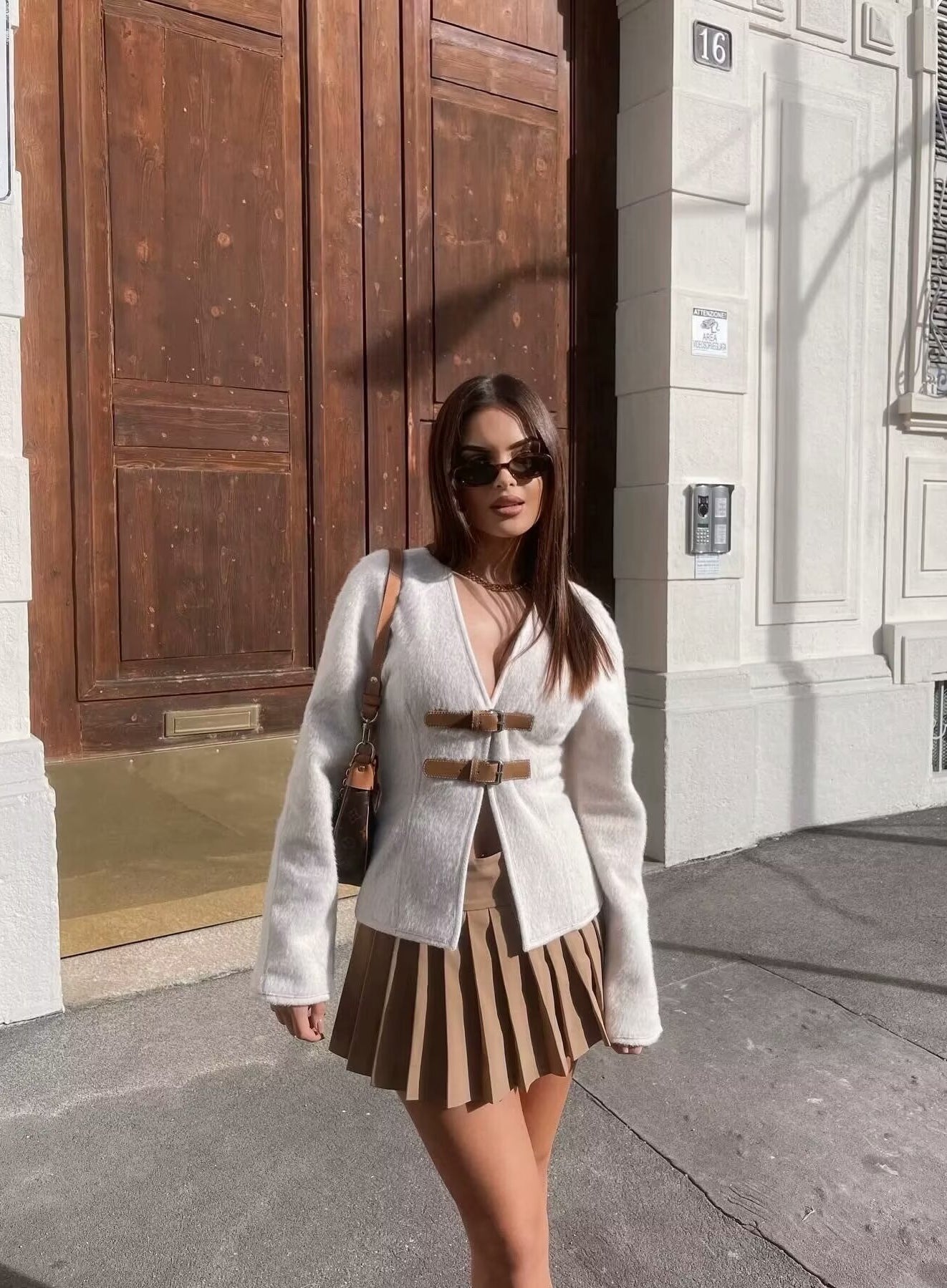 Elegant langry fashion cream pleated skirt with brown stripes and belt