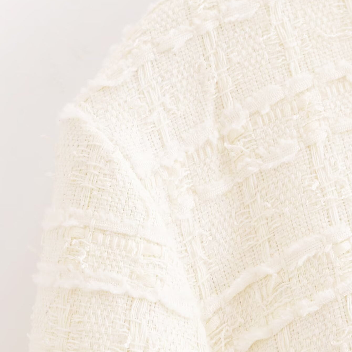 Elegant white lace ruffled bed skirt with floral pattern, scalloped edges, Langry fashion ملابس