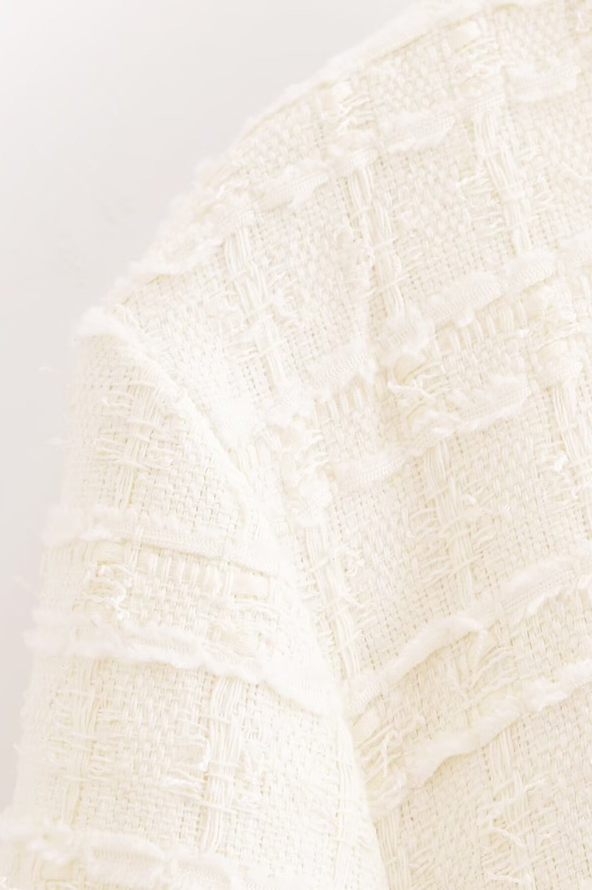 Elegant white lace ruffled bed skirt with floral pattern, scalloped edges, Langry fashion ملابس