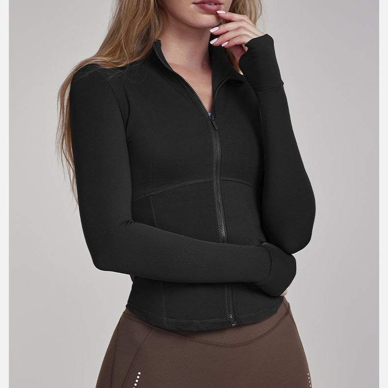 Woman wearing black Slim Fit Breathable Yoga Jacket and brown ملابس for спорт and fashion