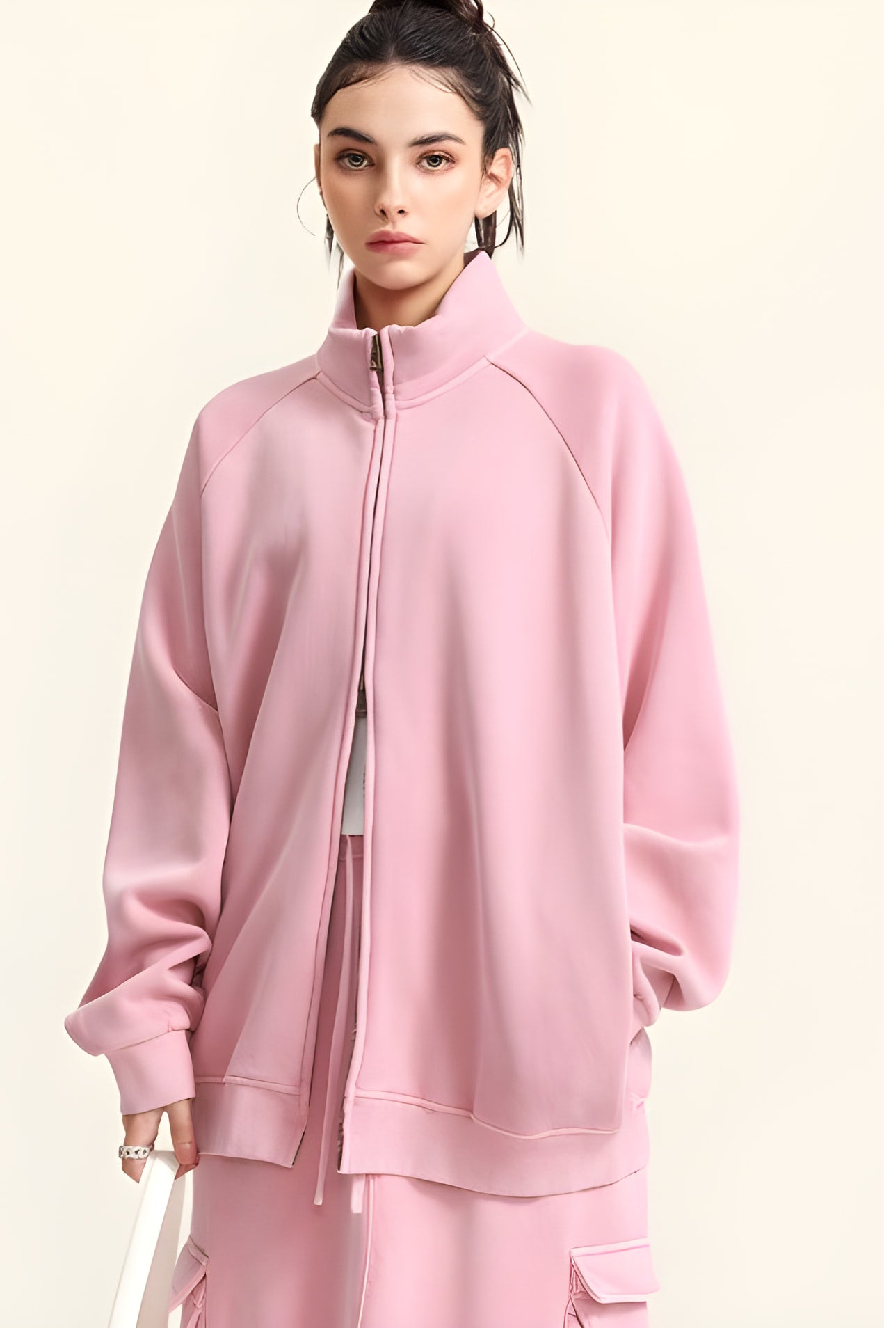 Pink zip-up sweatshirt with raglan sleeves, ideal for stylish winter fashion ملابس