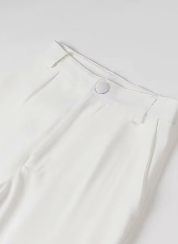 Elegant white linen pants with button pocket detail in Langry fashion suit