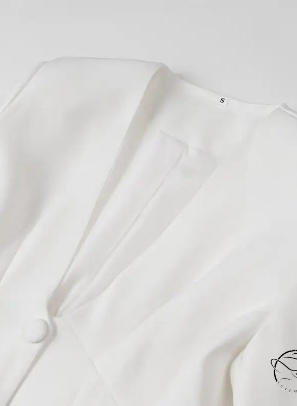 Elegant white linen langry fashion shirt with classic collar and chest pocket