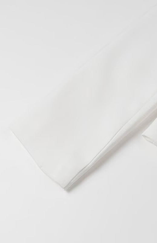 Elegant Langry white tissue paper with delicate texture for fashion suits