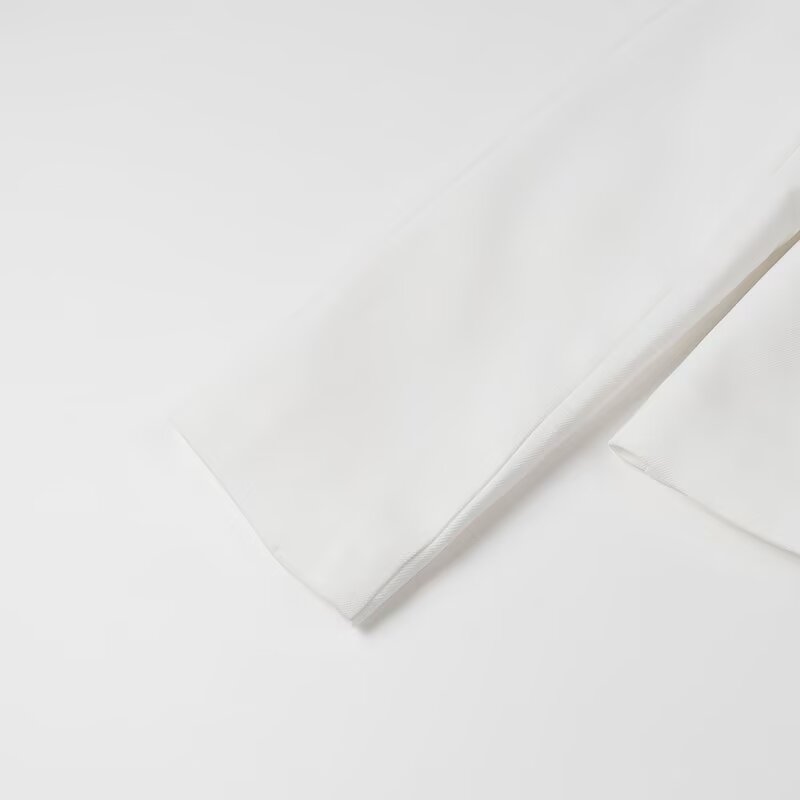 Elegant Langry white tissue paper with delicate texture for fashion suits