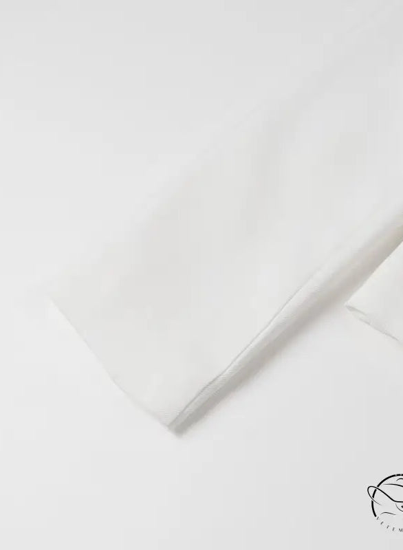 Elegant langry white tissue paper with delicate texture for fashion suits