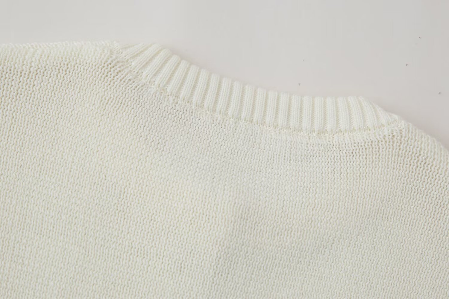 White knitted sweater for slim casual knitted dress, perfect for casual knitted dress look