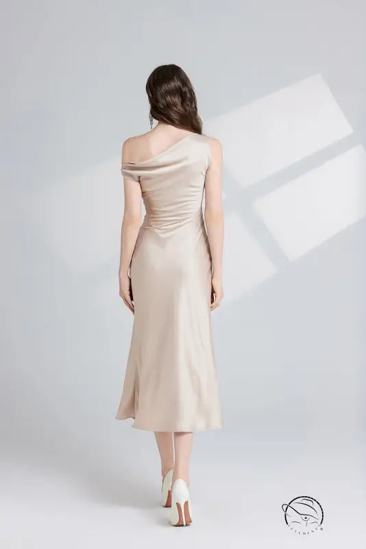 Beautiful champagne one-shoulder langry maxi dress