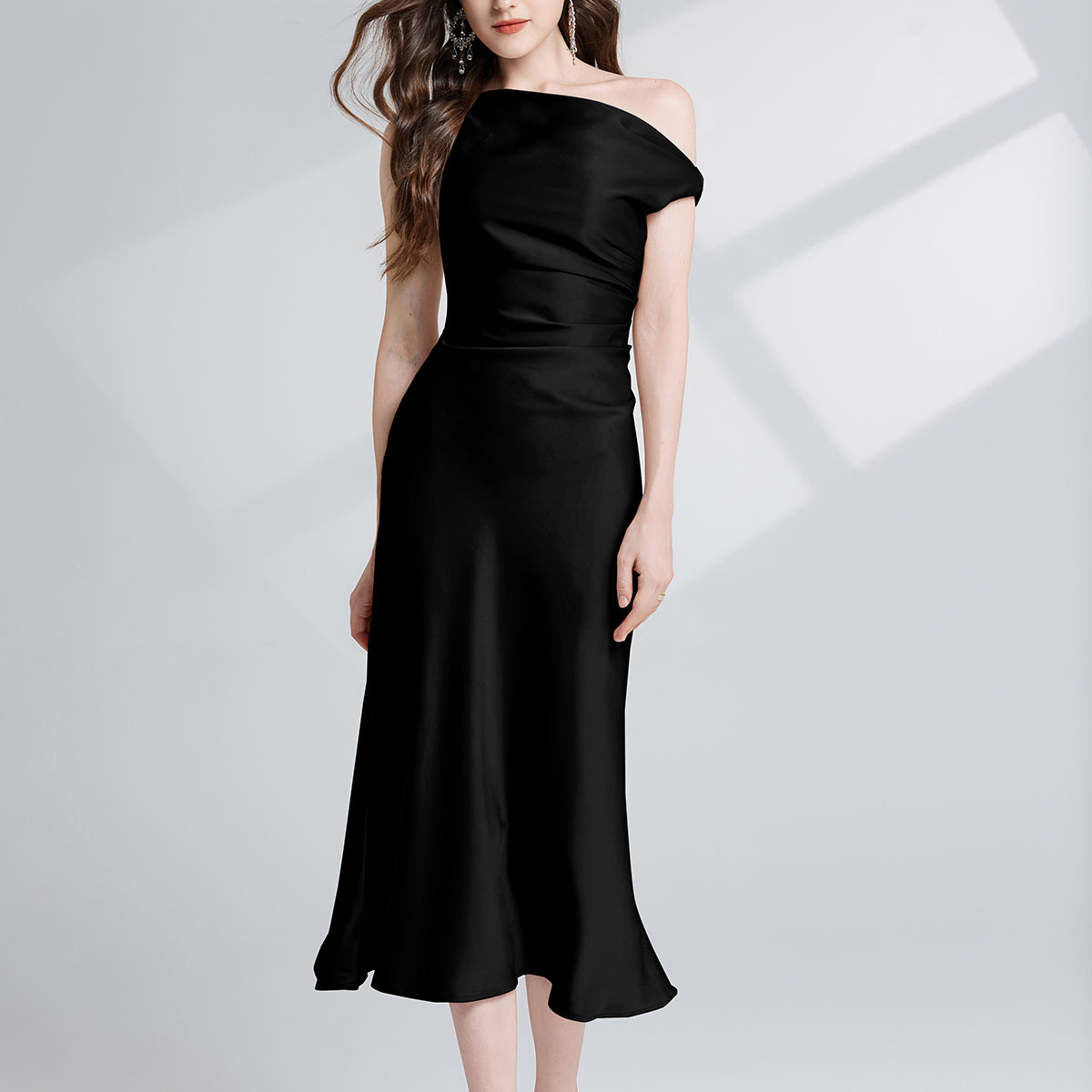 Elegant black maxi dress with one-shoulder design, perfect for luxurious fashion