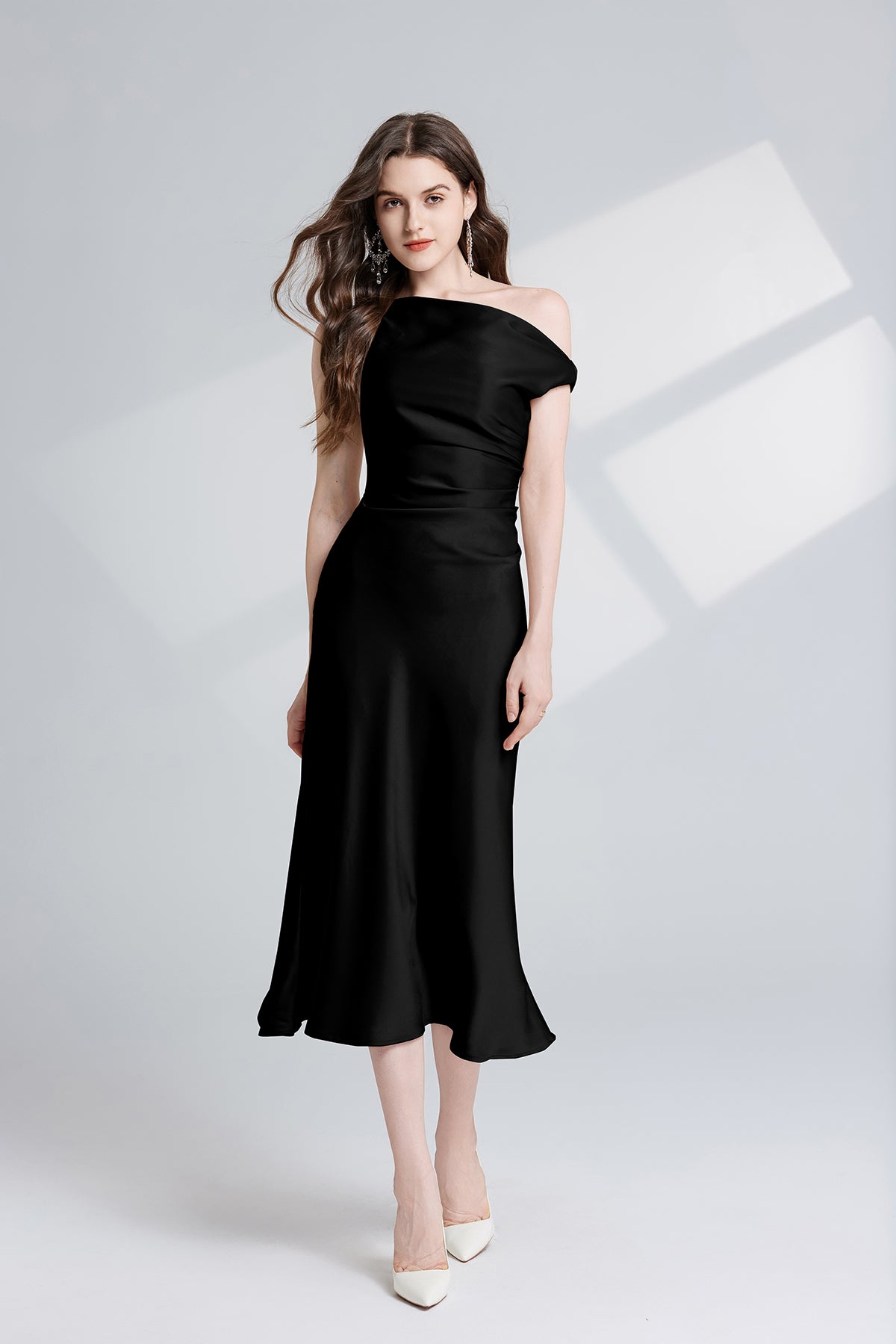 Elegant black maxi dress with one-shoulder design, perfect for luxurious fashion