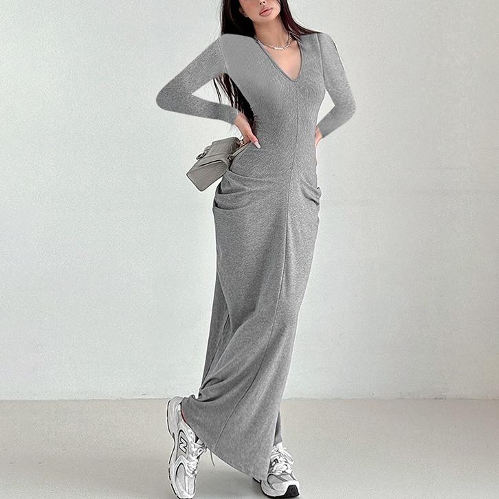 Long grey knit dress with V-neck and long sleeves, ideal for trendy fashion ملابس styles