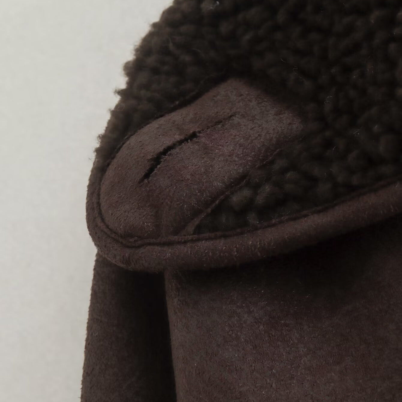 Elegant langry brown suede fashion jacket with fur lining and zipper detail