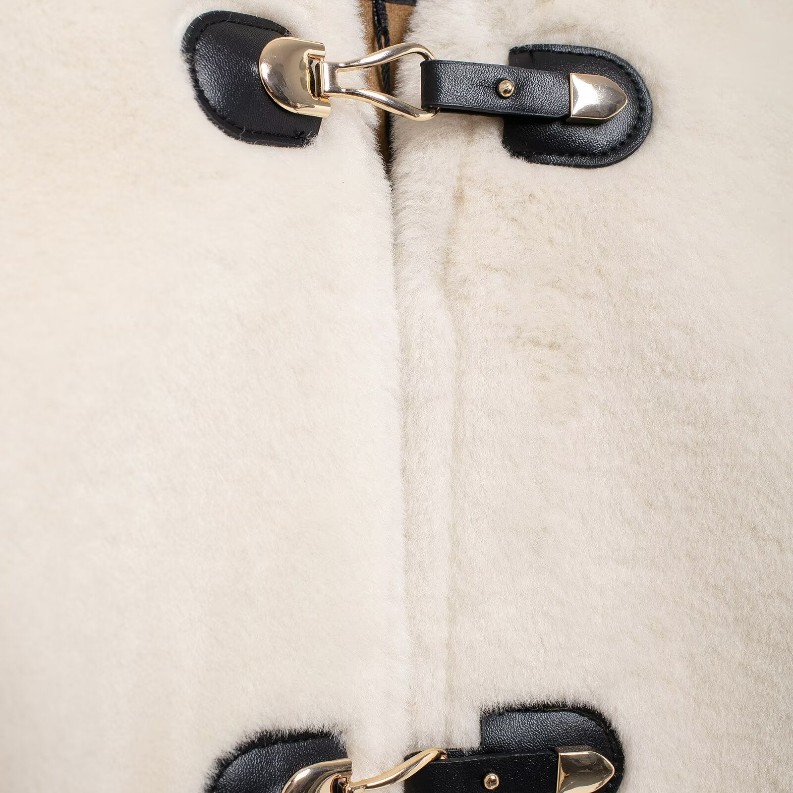 Cream-colored faux fur Langry fashion double-sided jacket with toggle closures