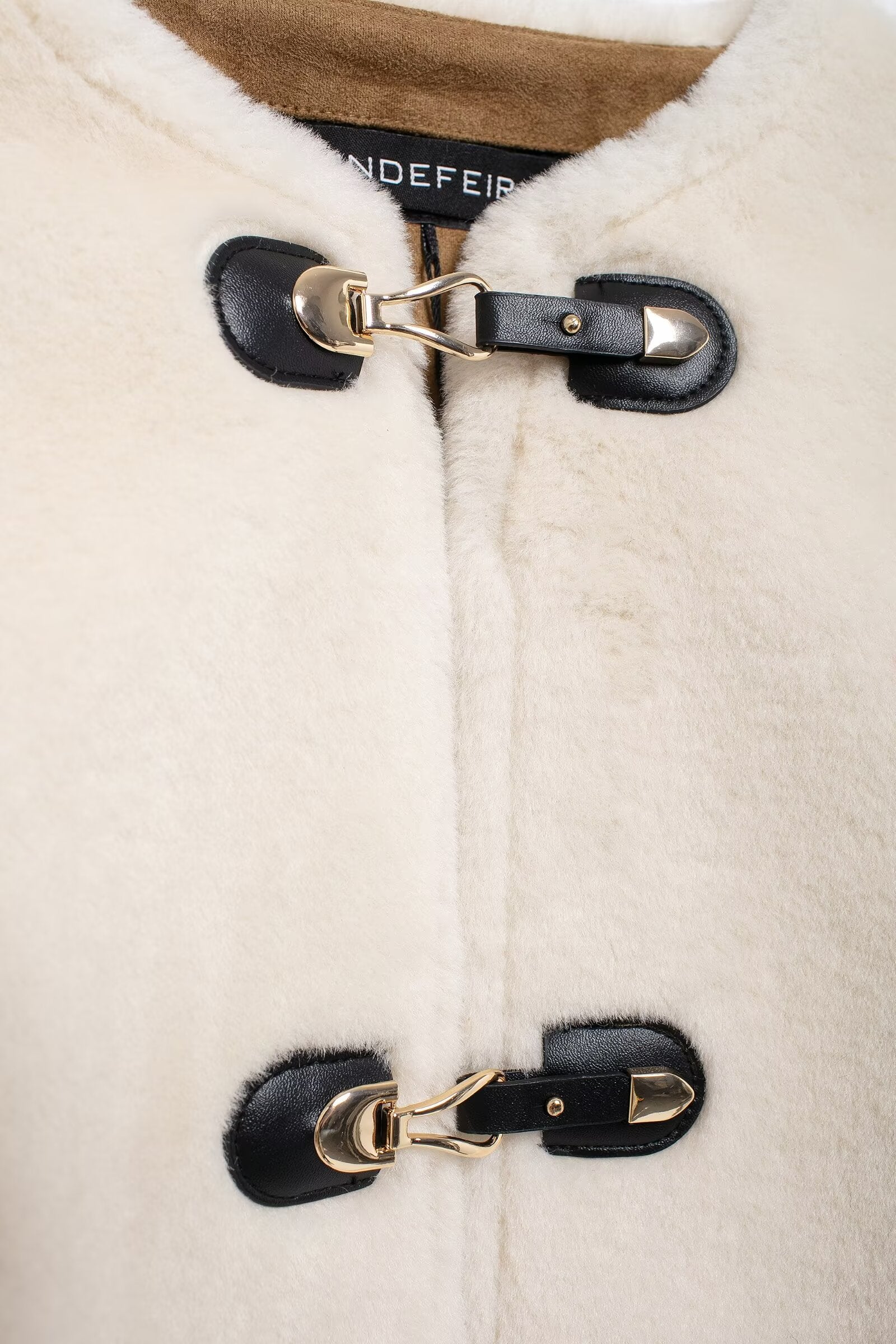 Cream-colored faux fur Langry fashion double-sided jacket with toggle closures