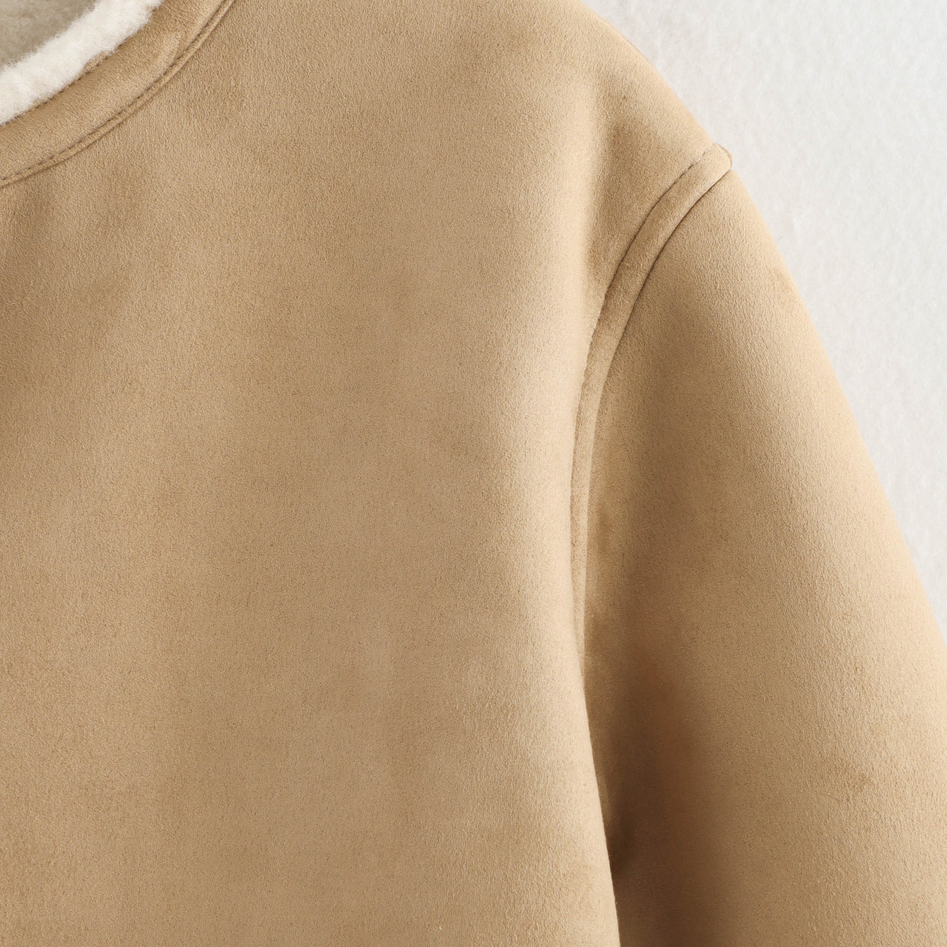Cozy beige fleece-lined sherpa sweatshirt in Langry winter fashion ملابس