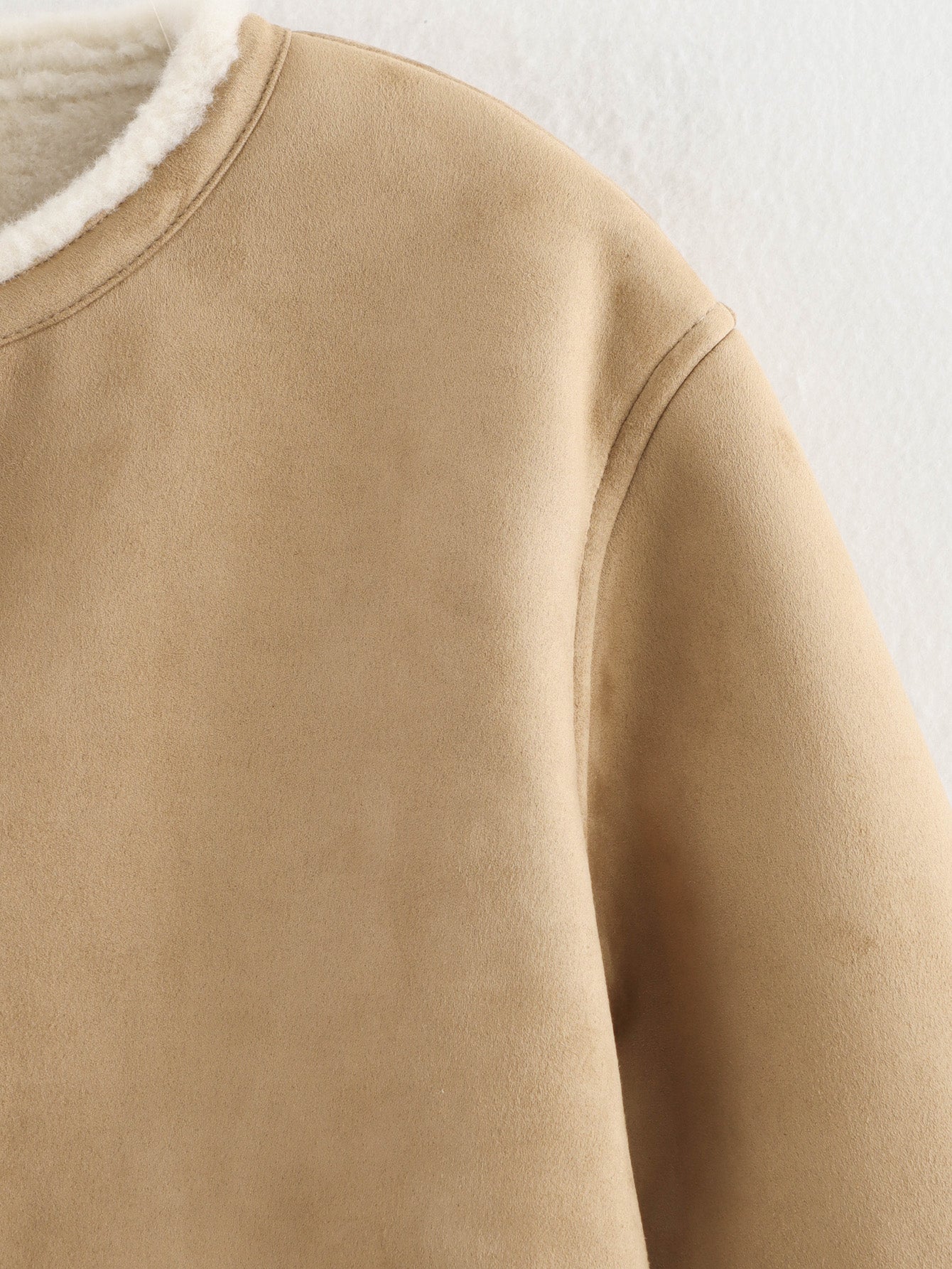 Cozy beige fleece-lined sherpa sweatshirt in Langry winter fashion ملابس