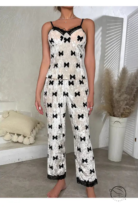 Women’s white bowknot velvet pajamas with black bow print and lace trim