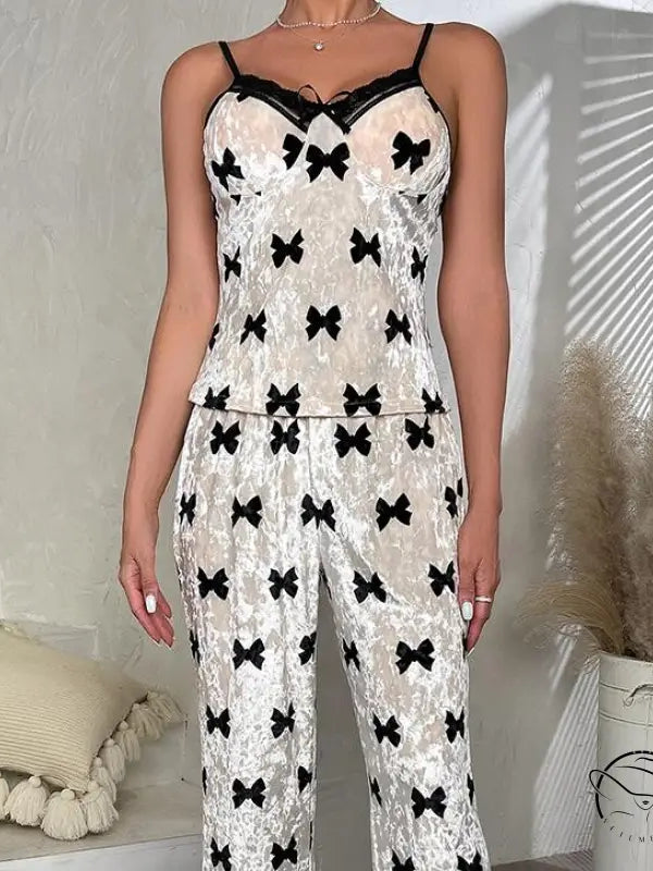 Women’s white bowknot velvet pajamas with black bow print
