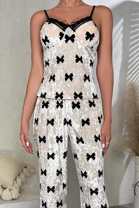 Women’s white bowknot velvet pajamas with black bow print