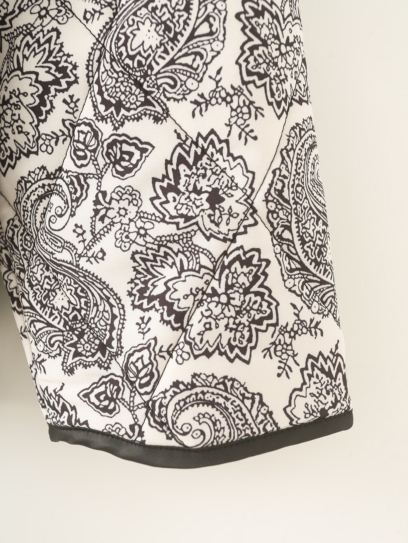 Black and white paisley quilted fabric for Winter Printed Cotton Padded Coat, stylish ملابس