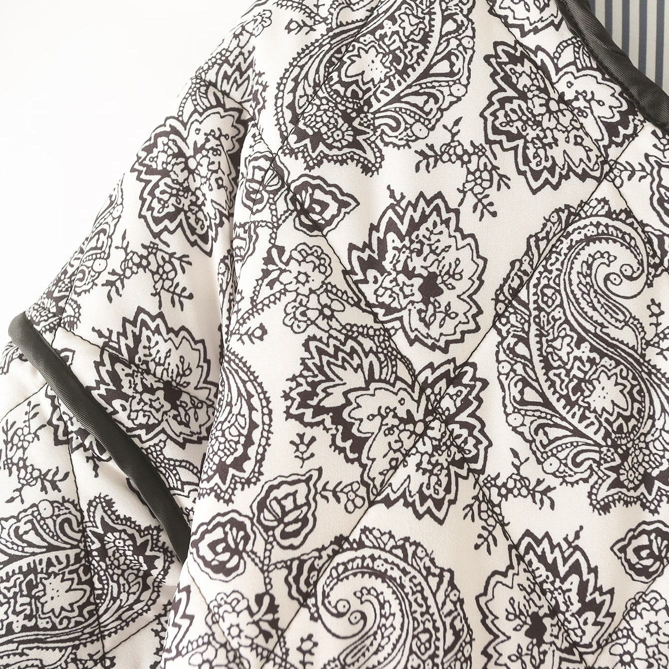 Black and white paisley quilted jacket from Winter Printed Cotton Padded Coat collection, a stylish langry fashion piece for ملابس