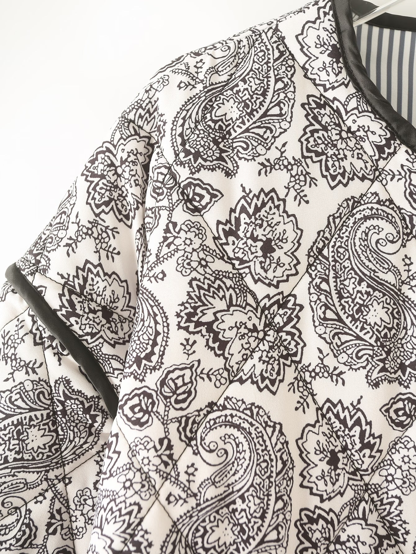 Black and white paisley quilted jacket from Winter Printed Cotton Padded Coat collection, a stylish langry fashion piece for ملابس