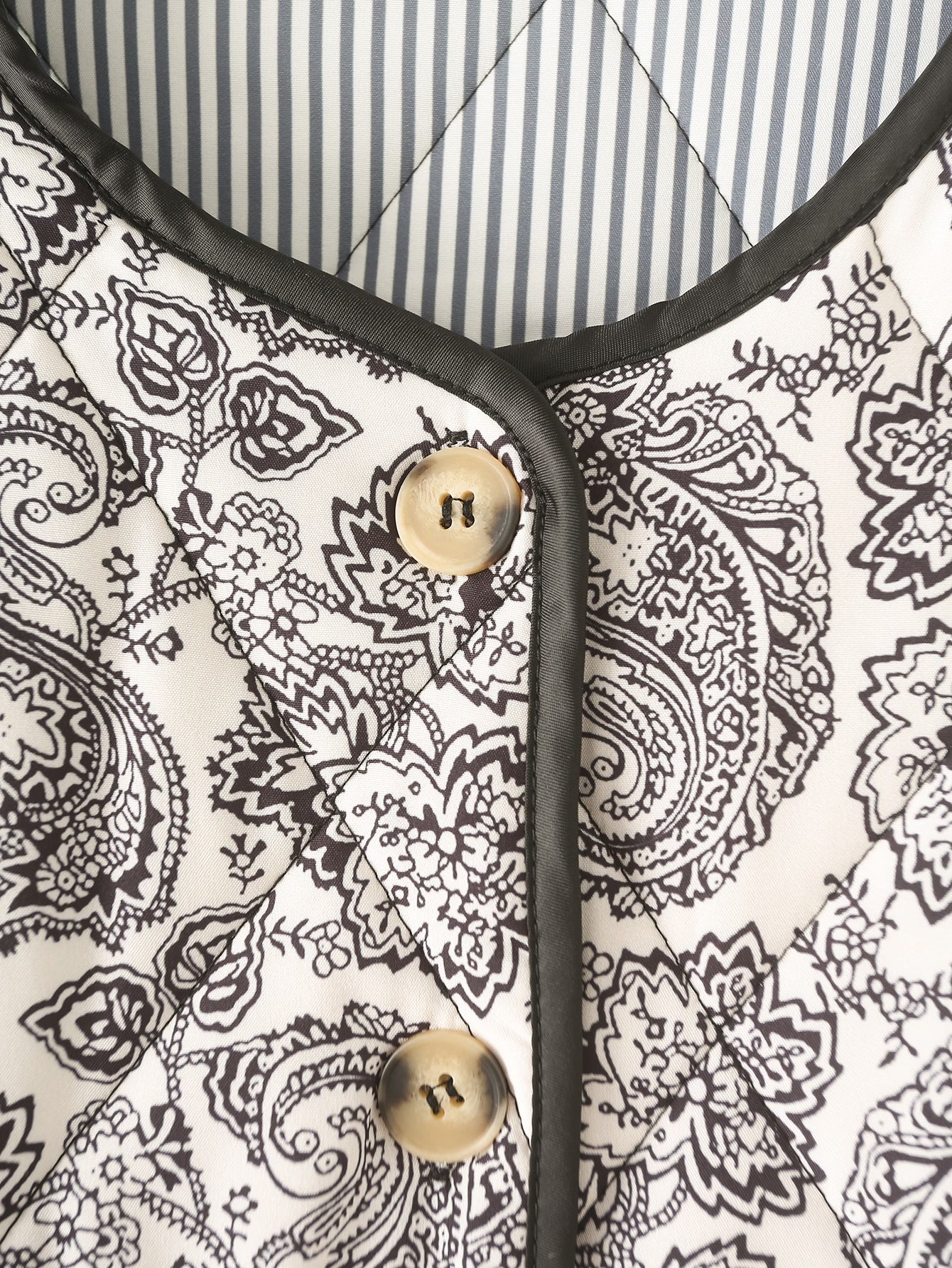 Paisley-patterned quilted coat with buttons from Winter Printed Cotton Padded Coat collection, fashion ملابس