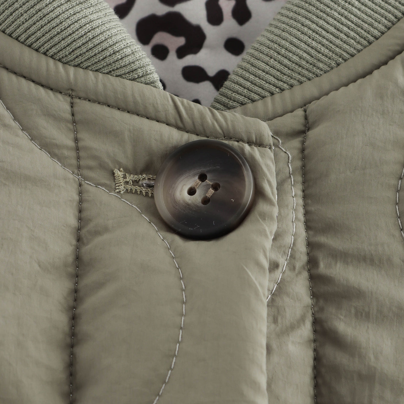 Olive green quilted jacket with button closure from the All Match Leopard Print Cotton Coat, fashion ملابس
