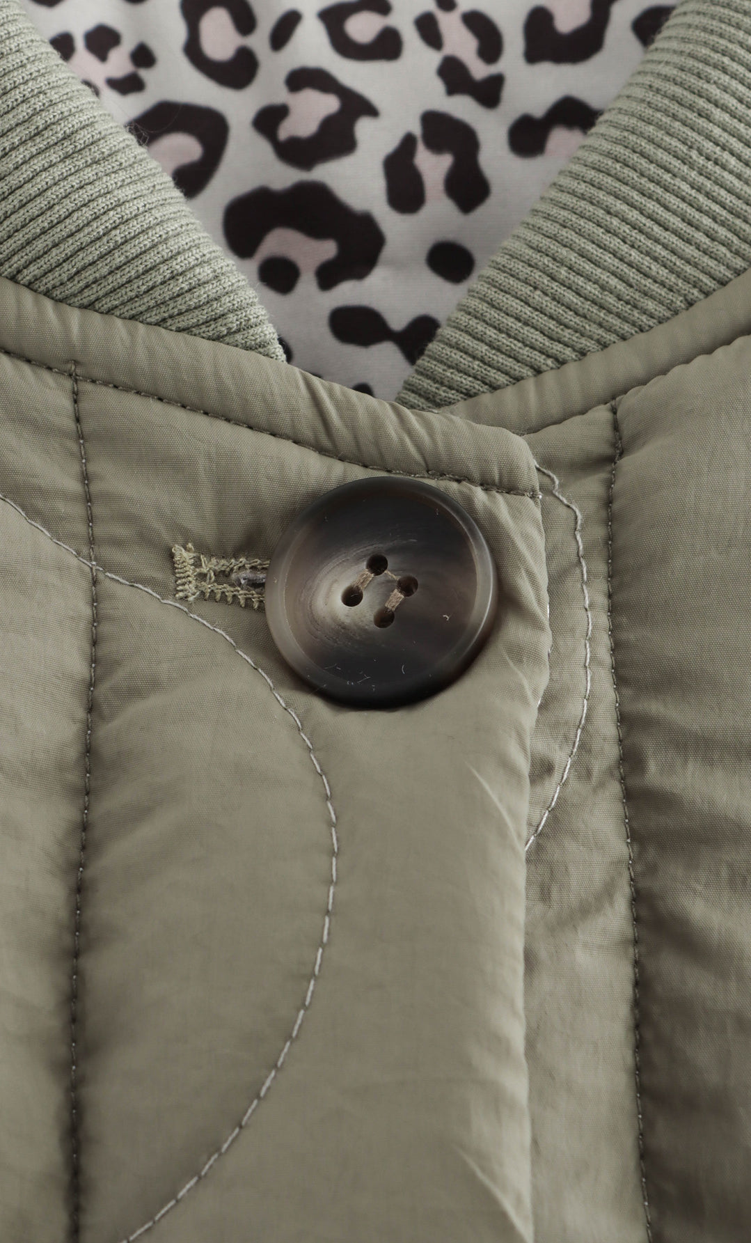 Olive green quilted jacket with button closure from the All Match Leopard Print Cotton Coat, fashion ملابس