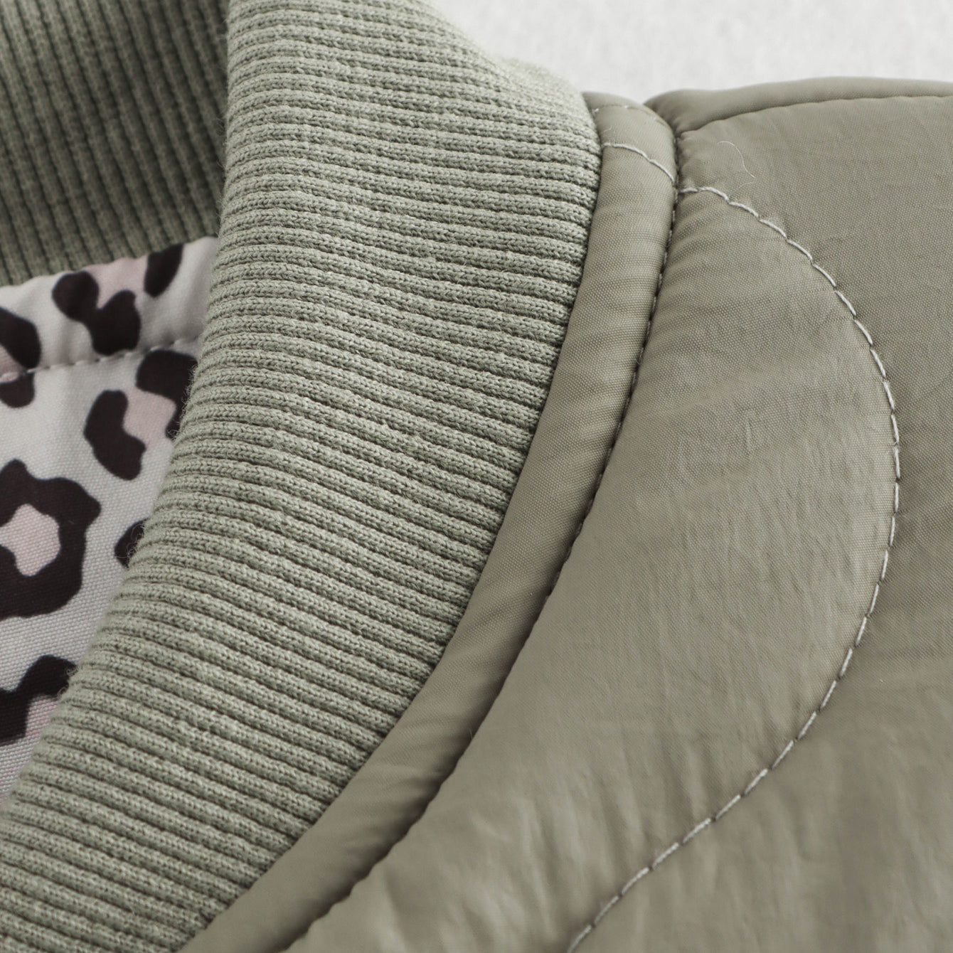 Olive green quilted jacket collar with animal print lining in Langry fashion ملابس