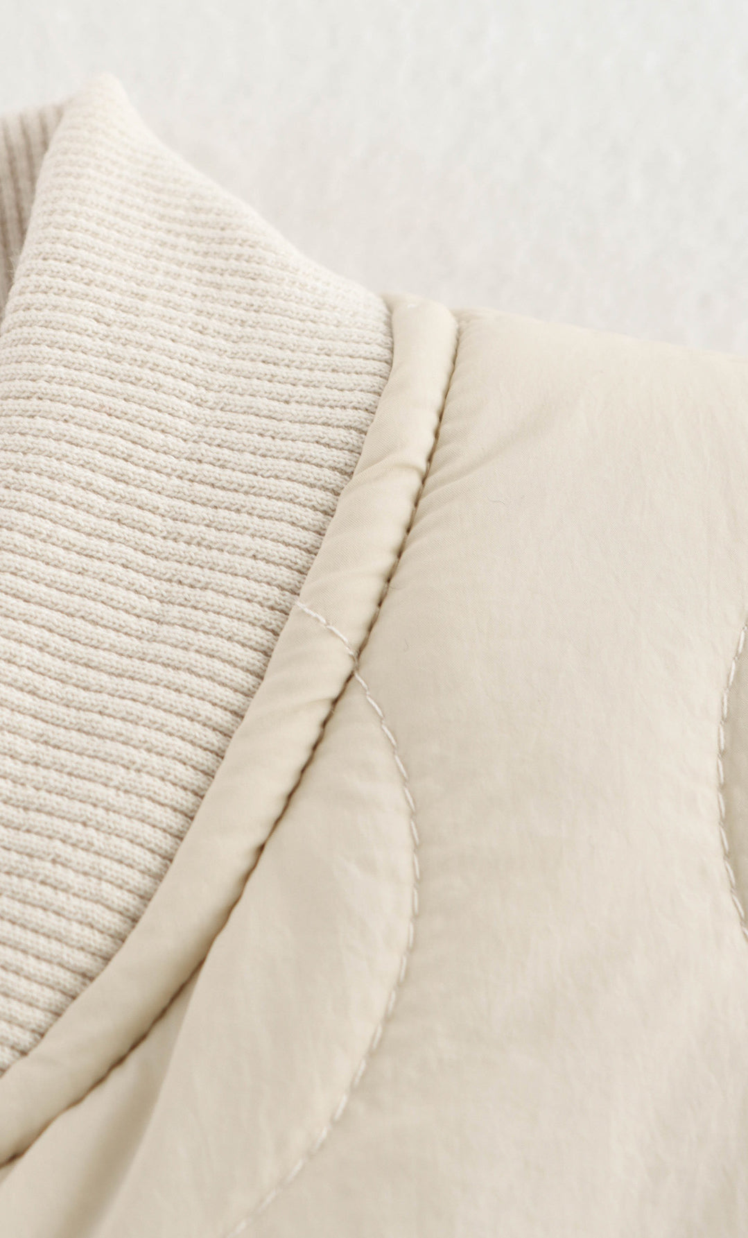 Beige quilted jacket collar of the All Match Leopard Print Cotton Coat for stylish fashion ملابس