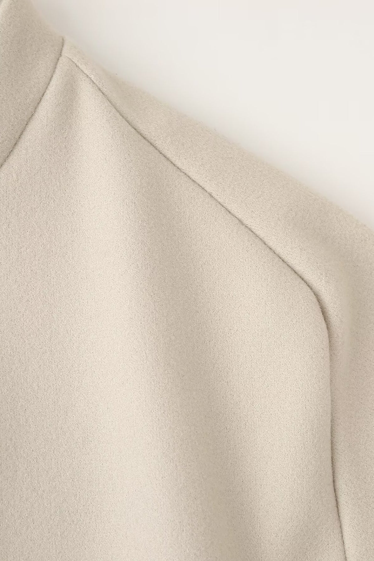 Beige ribbed high-neck sweater in Langry single breasted jacket