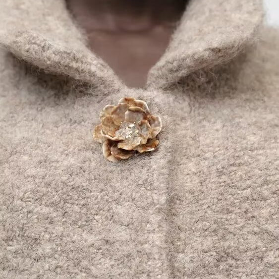 Elegant Langry beige wool cardigan with gold floral buttons