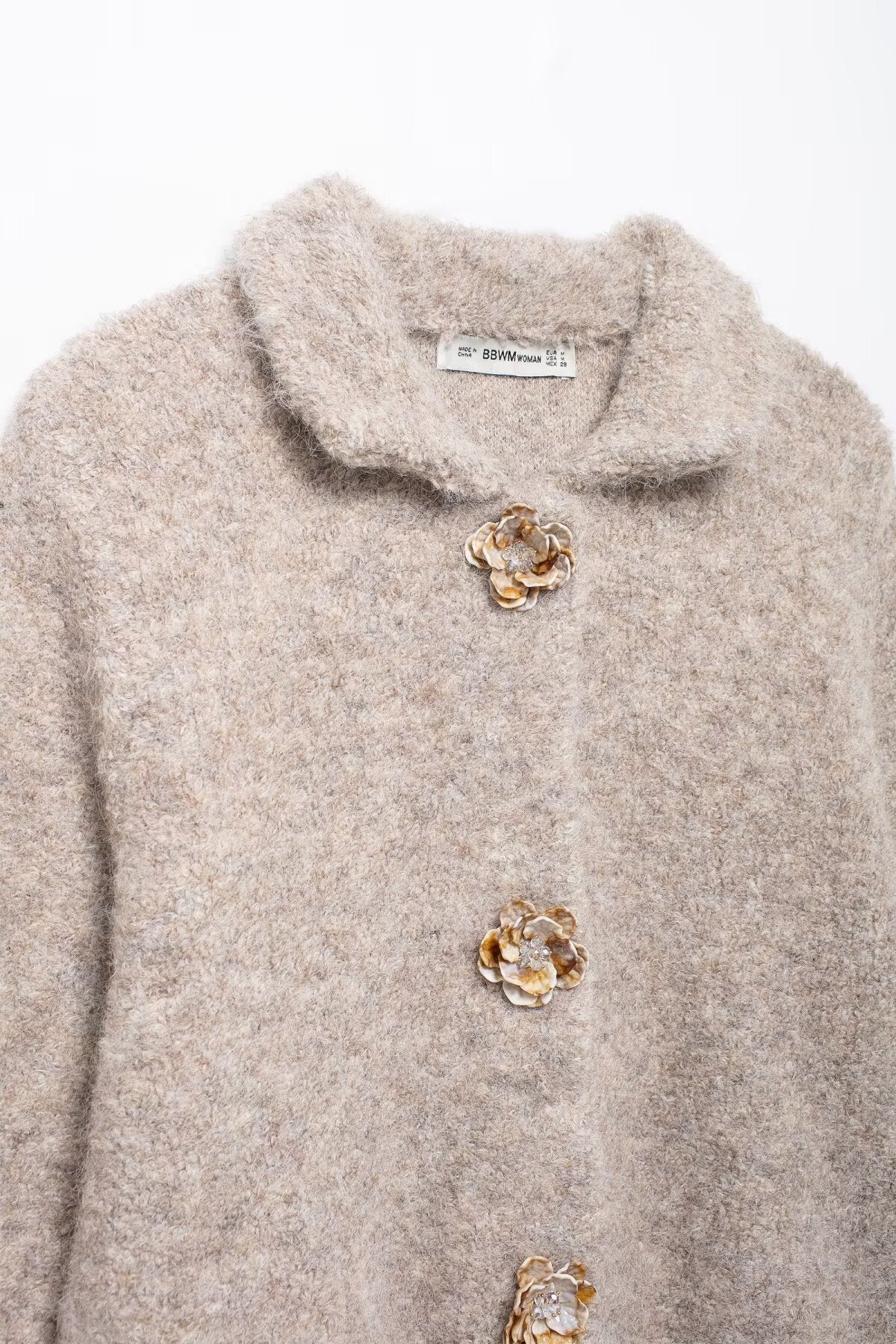 Elegant Langry knitted cardigan in beige fuzzy fashion with floral buttons and collar