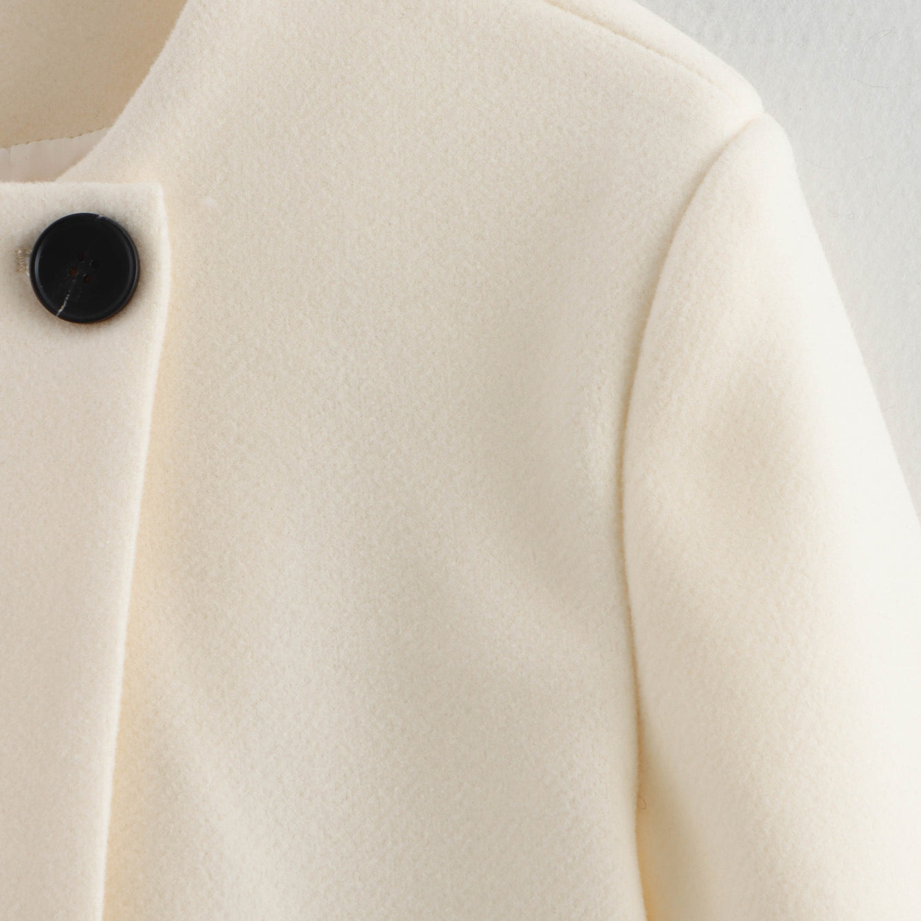 Cozy Langry thickened hem woolen coat in cream with black buttons