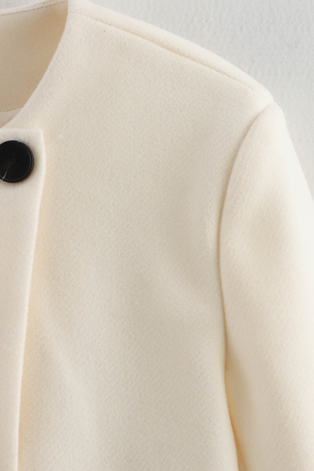 Cozy Langry thickened hem woolen coat in cream with black buttons