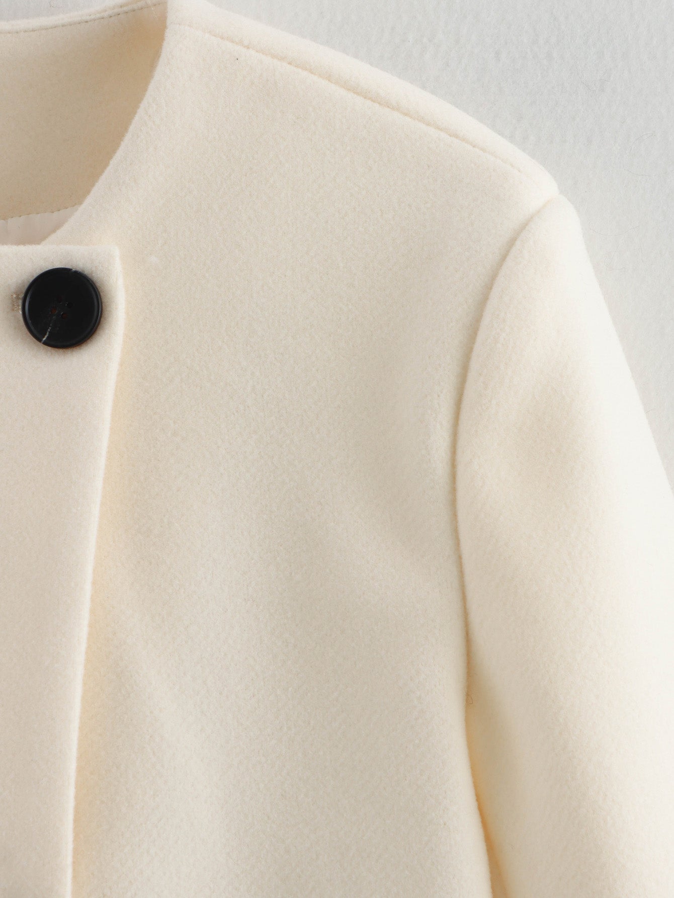 Cozy Langry thickened hem woolen coat in cream with black buttons