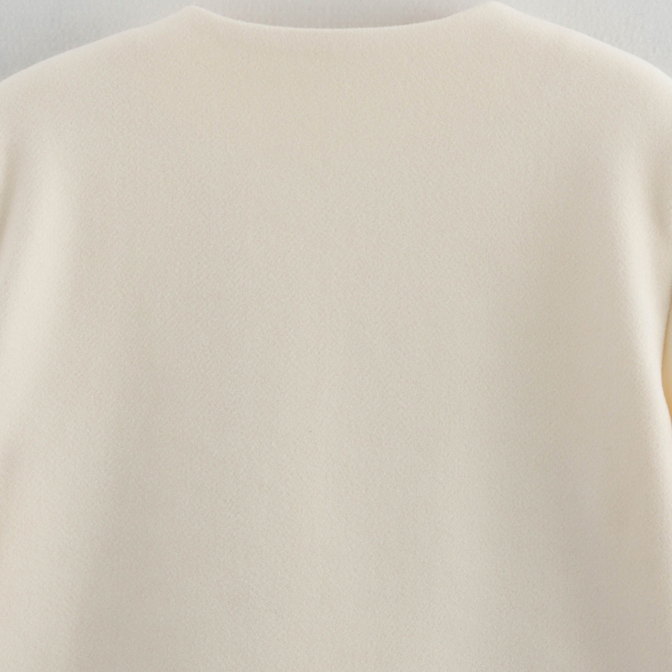 Cozy Langry cream crew neck woolen sweater with ribbed cuffs