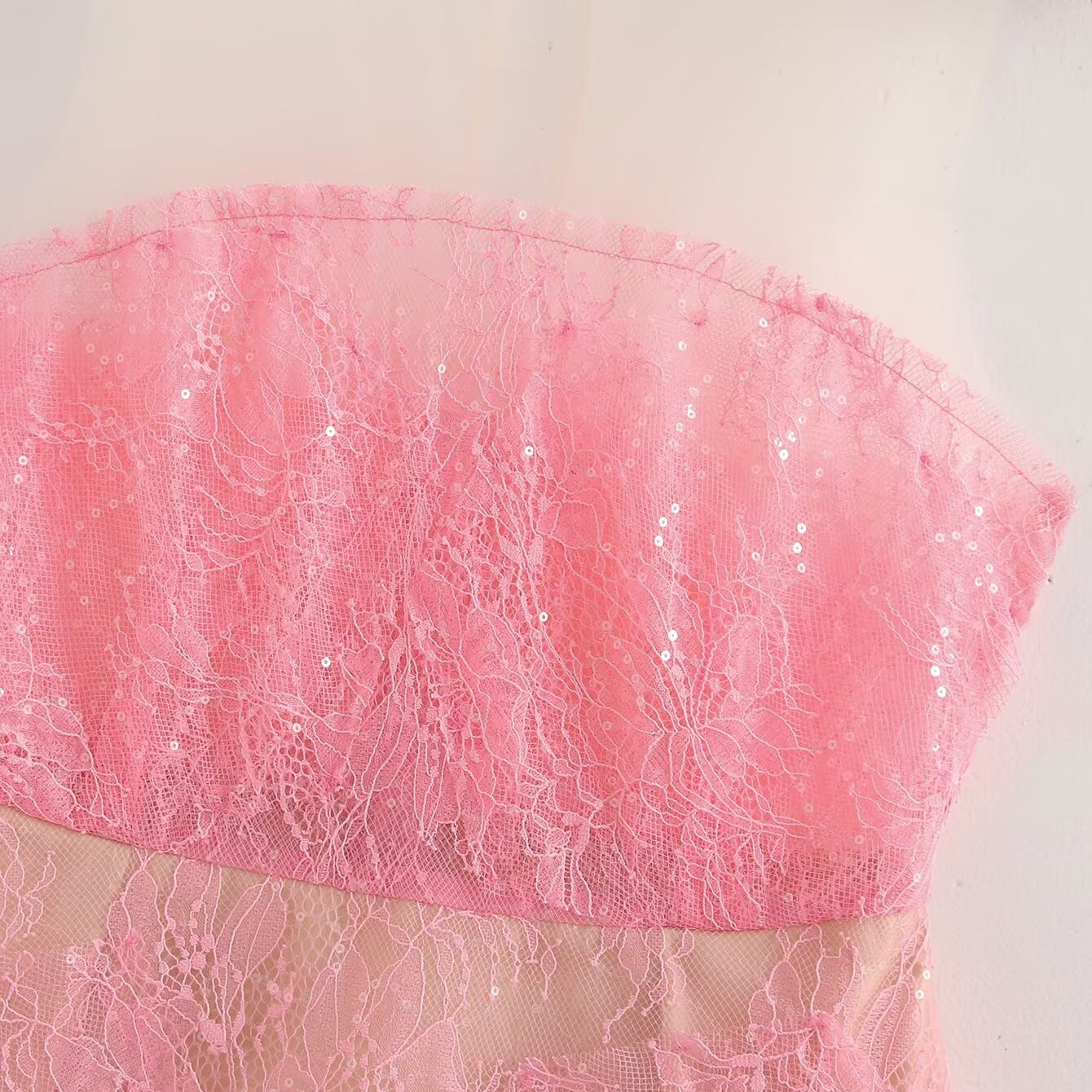 Elegant floral lace patchwork tulle dress in pink lace strapless design for stylish fashion