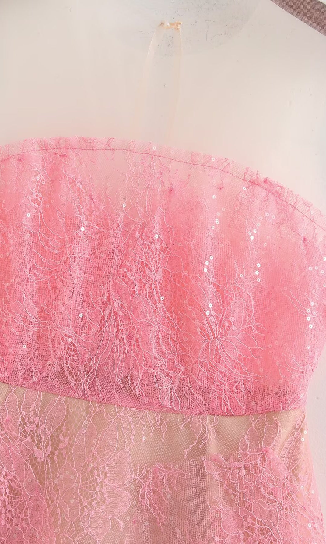 Elegant floral lace patchwork tulle dress in pink lace strapless design for stylish fashion